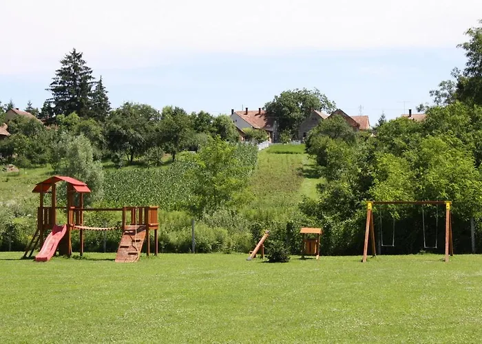 Csicsergo Szabadidokoezpont Resort *