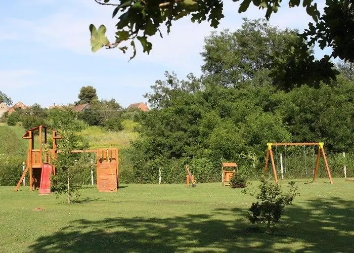 Csicsergo Szabadidokoezpont *