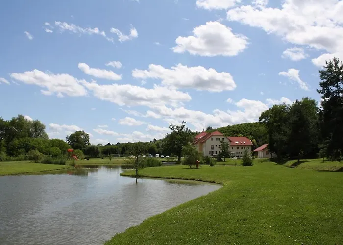 Csicsergo Szabadidokoezpont Resort *