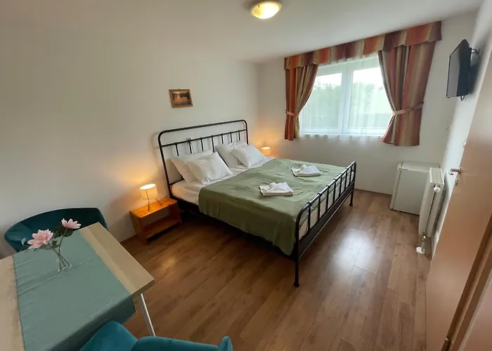 Csicsergo Szabadidokoezpont Resort *