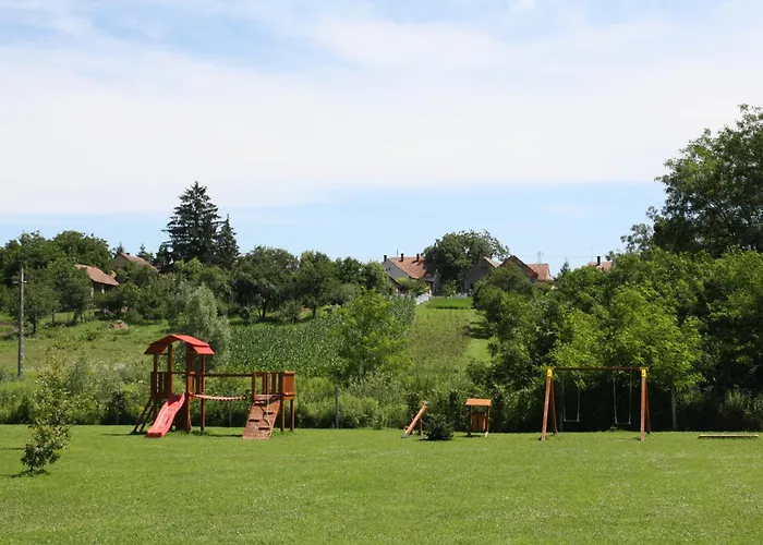 Csicsergo Szabadidokoezpont Resort *